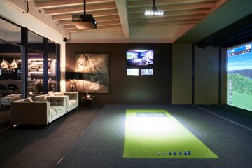 Indoor Golf Anlage mit Bar